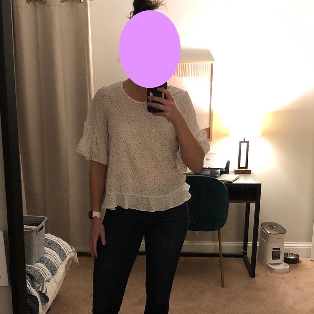 Small Sienna Sky blouse. White with black polka dots. Flowy sleeves